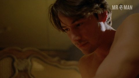 moms fuck sons videos from Nathanael keanu reeves nude scene