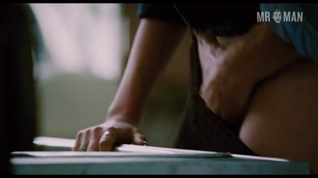 Loveandotherdrugs gyllenhaal hd 01 frame 3